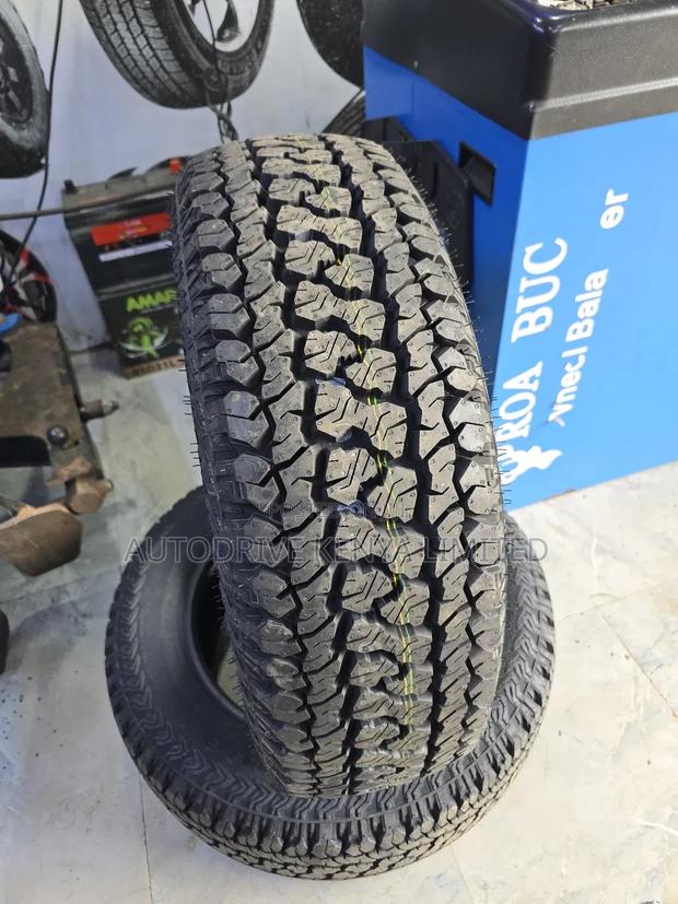 215/70r16 Kumho All Terrain Tire - thumbnail 2