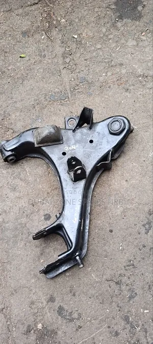 Lower Control Arms Nissan Hardbody 4wd.