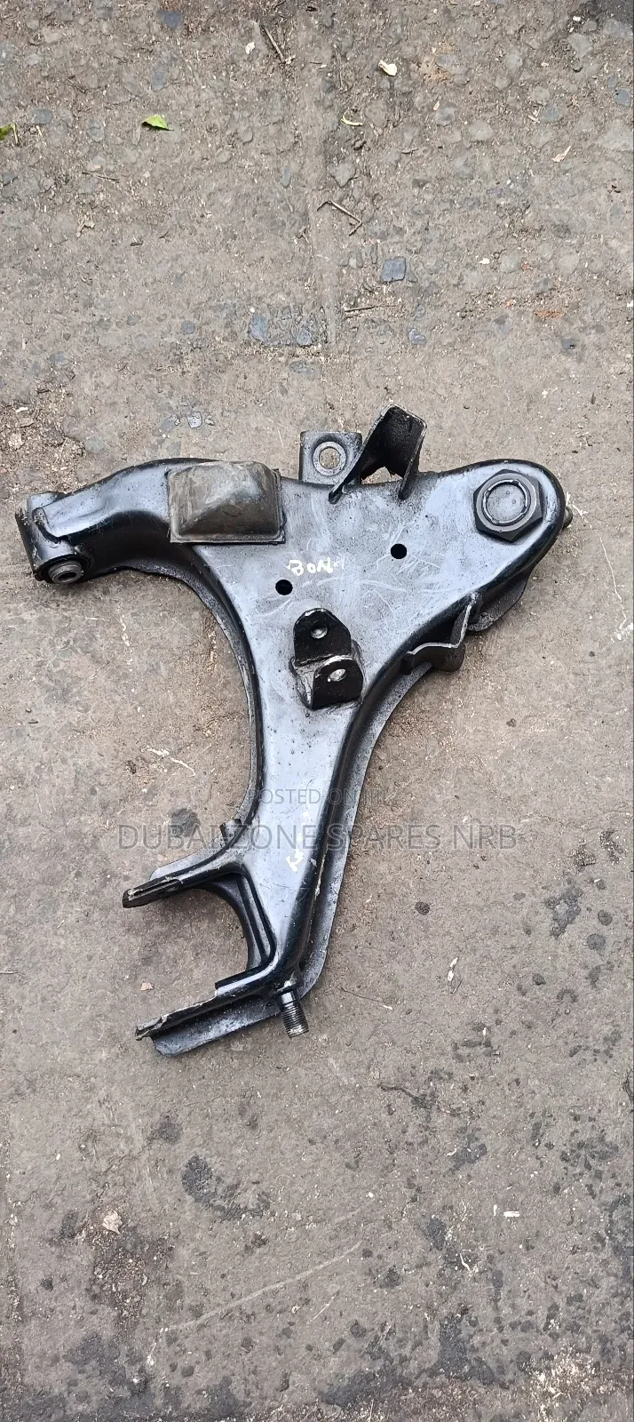 Lower Control Arms Nissan Hardbody 4wd.