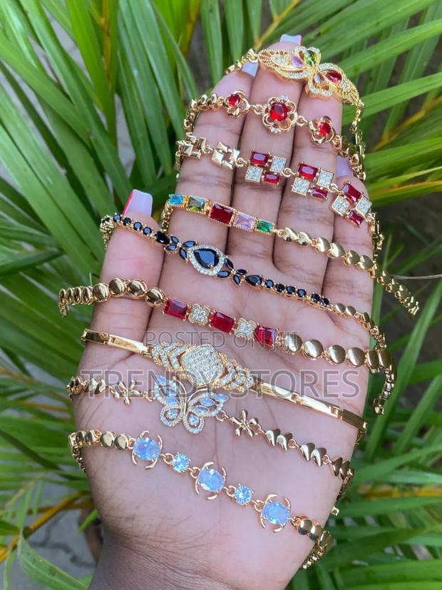 Ladies Gold Bracelet - main view