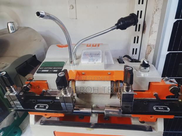 Key Cutting Machine - main view