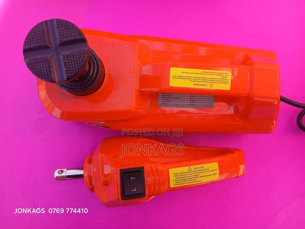 5 Tonnes Automatic Hydraulic Car Jack - thumbnail 5