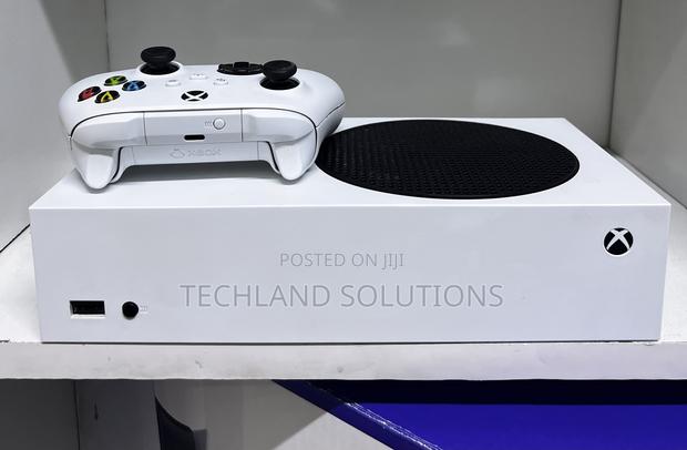 Well Used White Xbox Series S - thumbnail 3