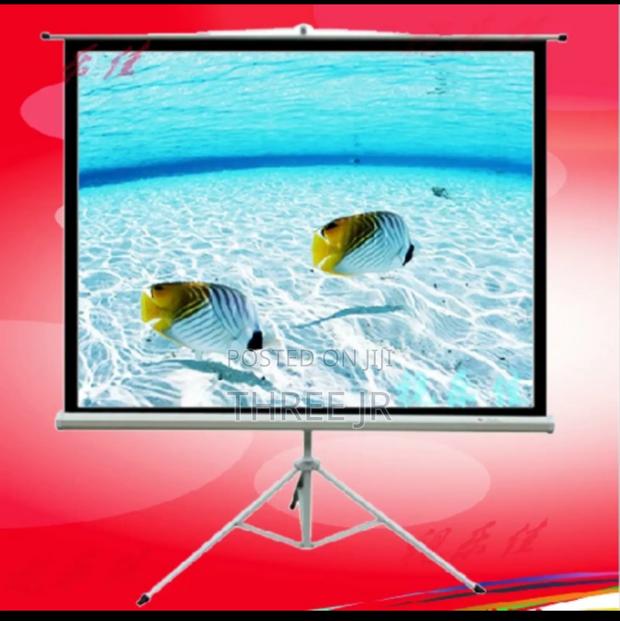 Tripod Projector Screen With Beatable Prices - main view