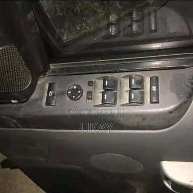 Range Rover 4.4 V8 Vogue Driver and Passenger Doors - thumbnail 3