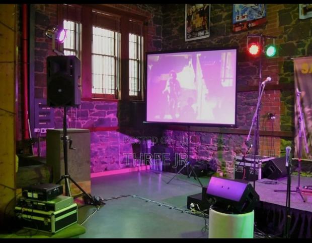 Nice Projector Screens for Office Use Easily Movable - main view