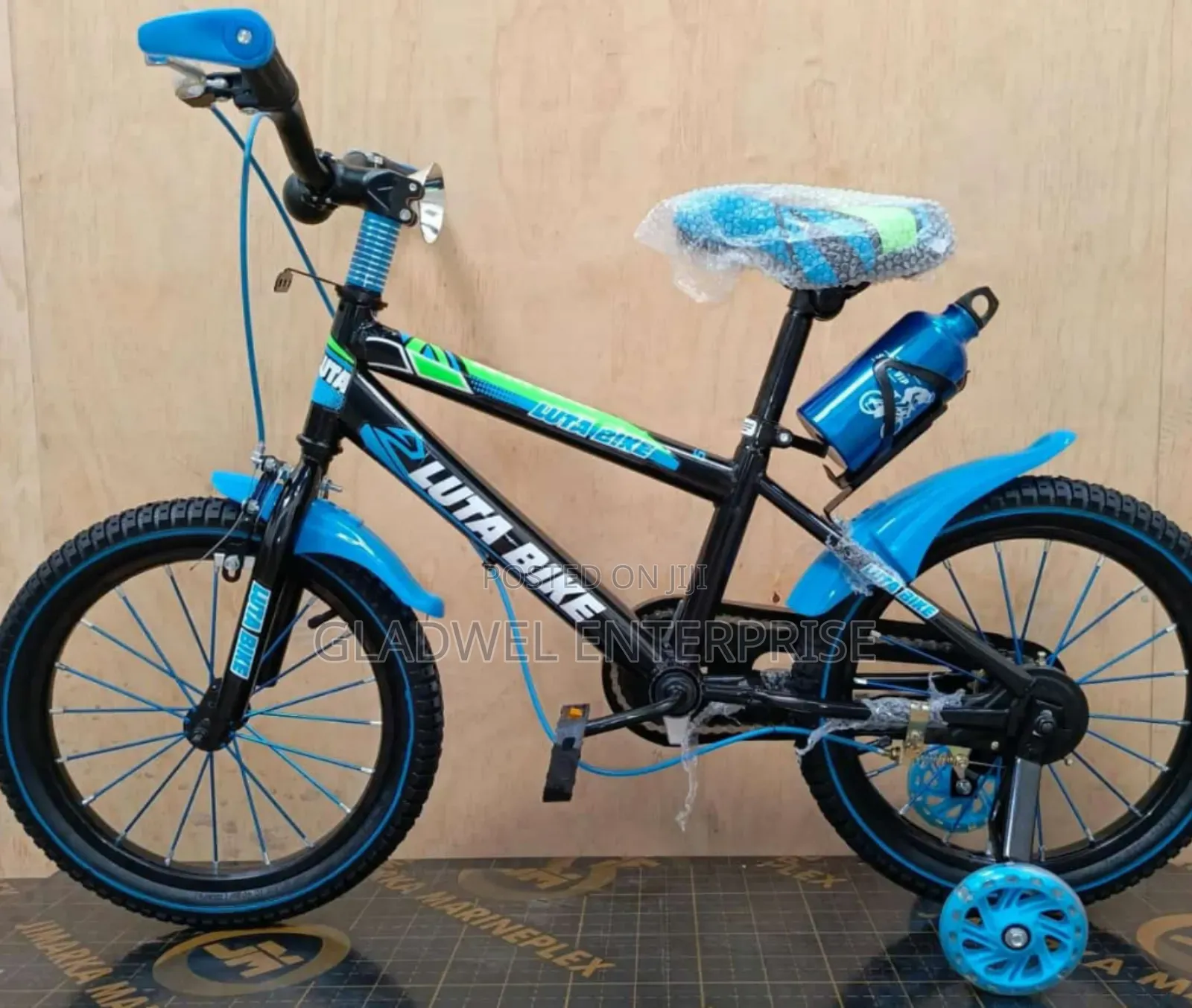 Size 16 Luta Kid Bike With Training Wheels