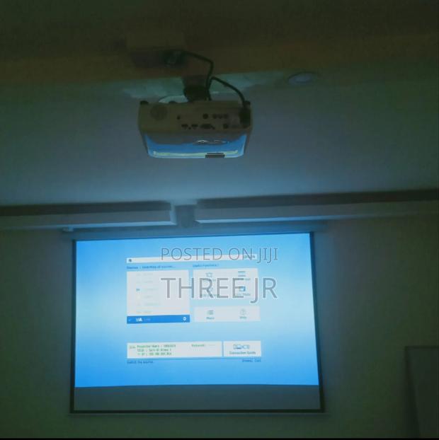 Manual Projection Screens Available Easily Mountable - thumbnail 3