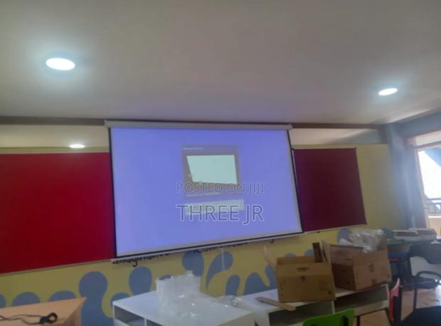 Manual Projection Screens Available Easily Mountable - thumbnail 4