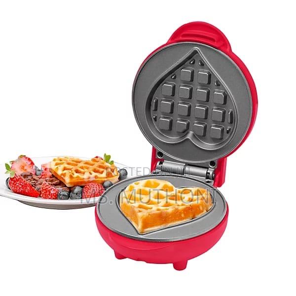 Love Shape Mini Waffle Maker - main view