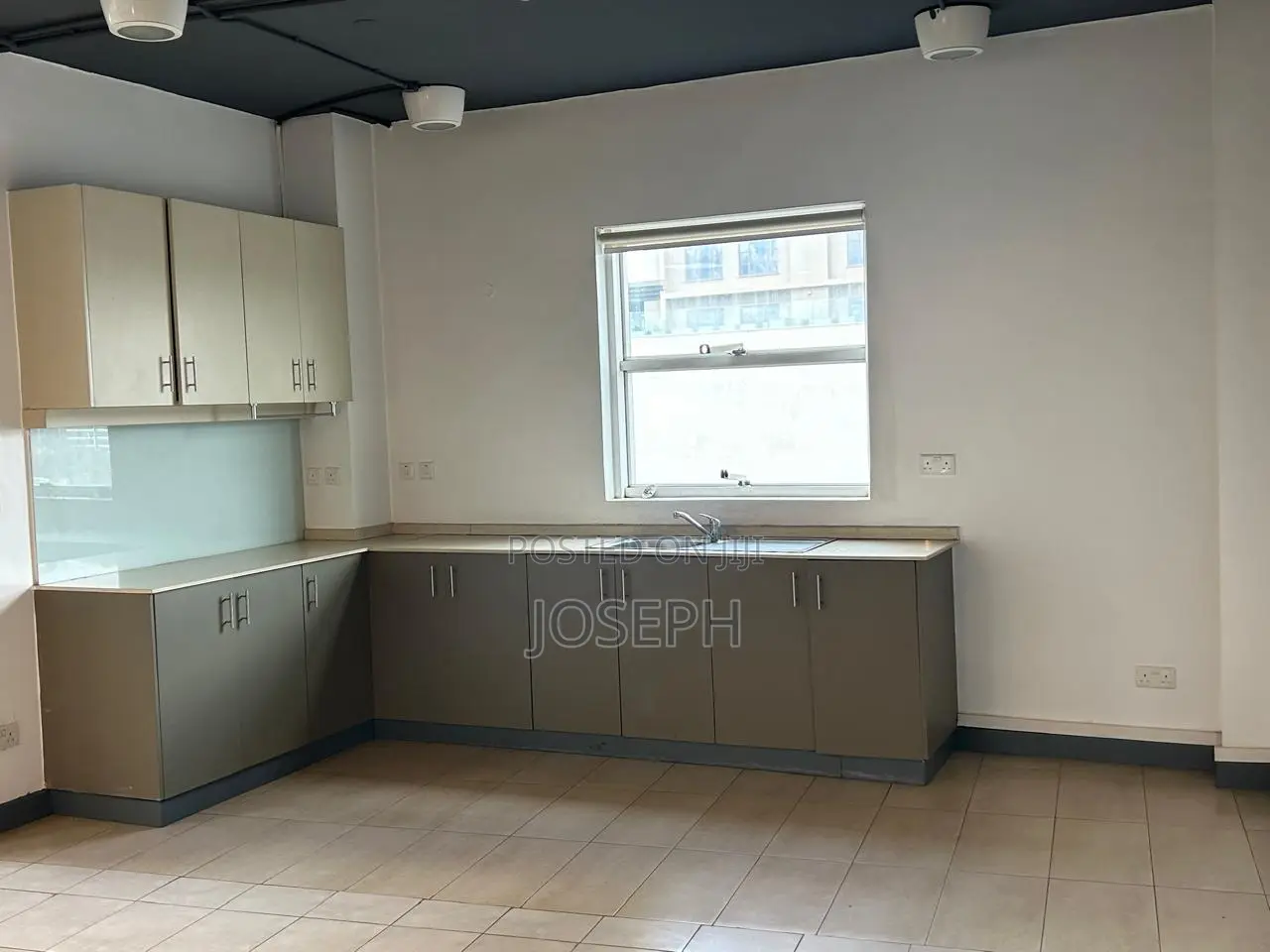 Office Space to Let in Westland's