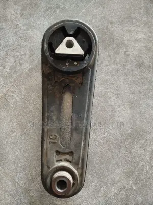 Nissan Serena NV200 Lower Gearbox Mounting