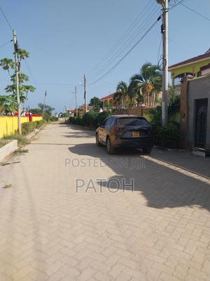 Plot on Sale. Utange - main view