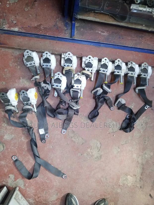 Auris Model 2014 Seatbelts.