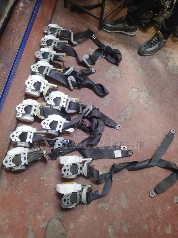 Auris Model 2014 Seatbelts. - thumbnail 2