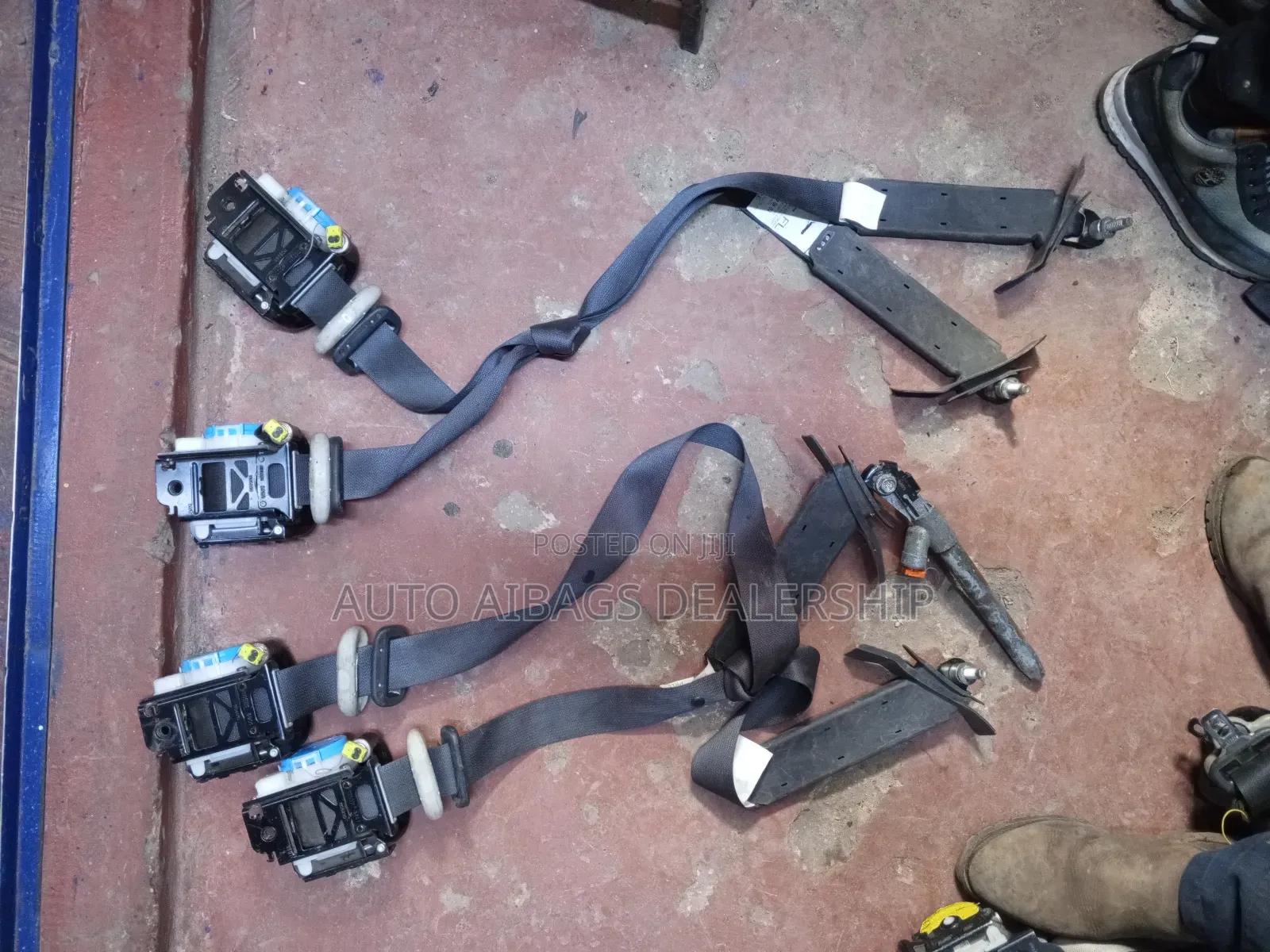Nissan X-Trail Nt-32 Front Seatbelts.