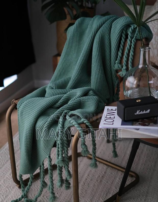 Supper Soft Knitted Throw Blankets With Tassels