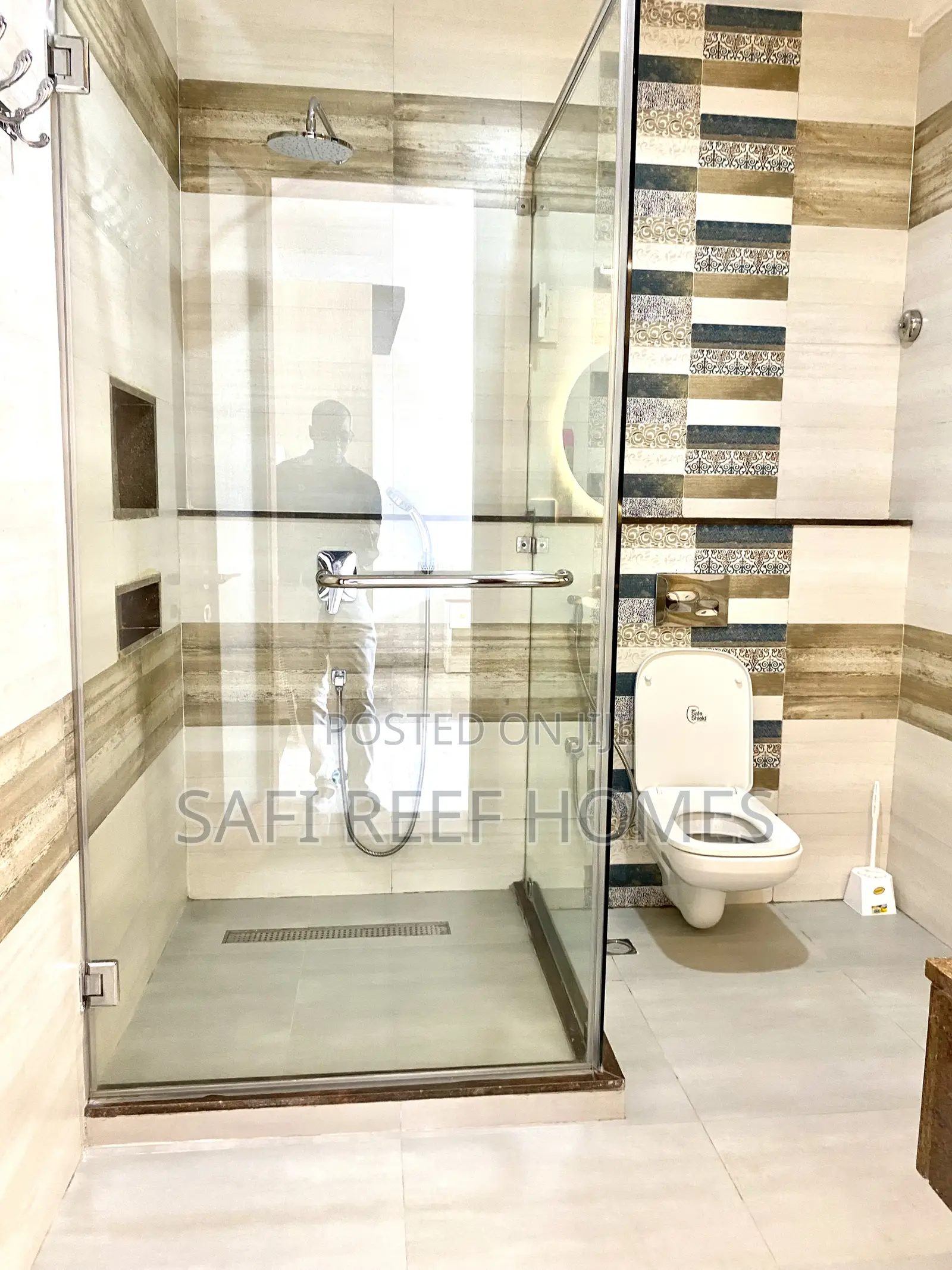 Furnished 4bdrm Apartment in Kizingo for sale