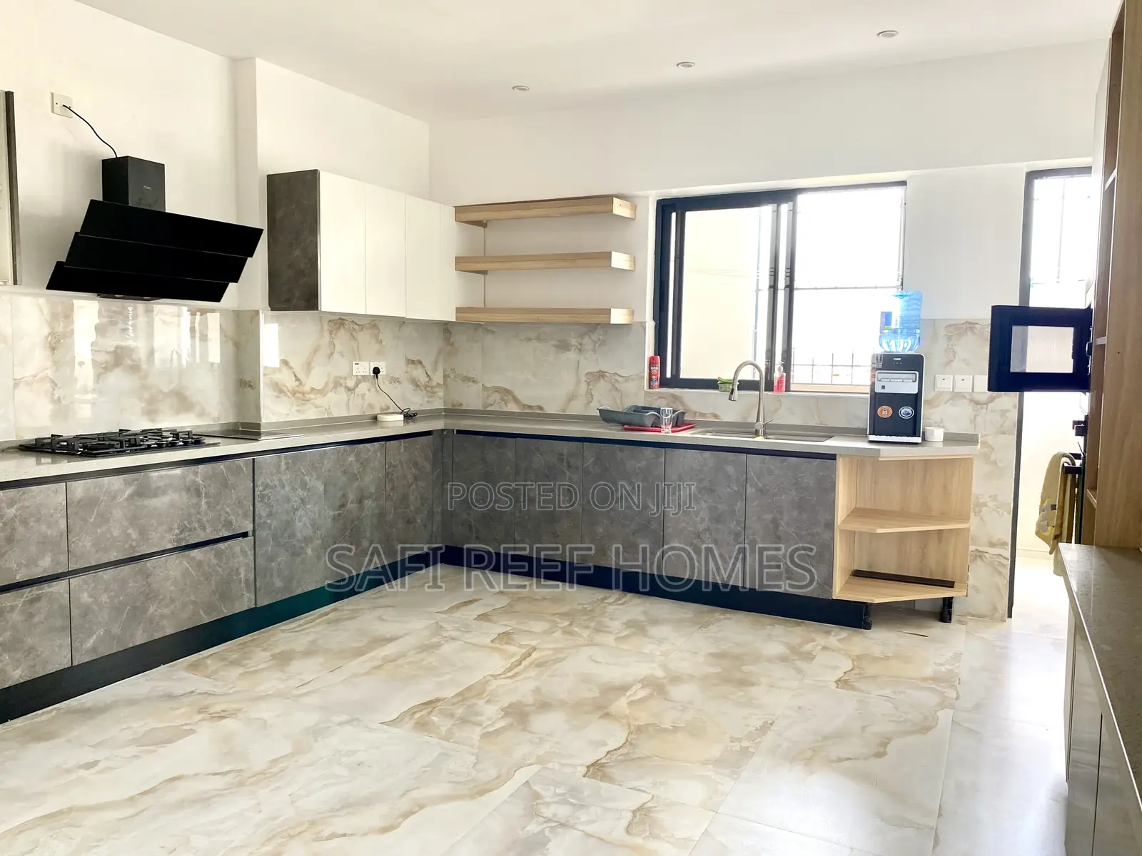 Furnished 4bdrm Apartment in Kizingo for sale