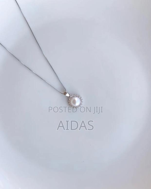 Beautiful Circular Pendant Necklace Valentine's Gift - thumbnail 2