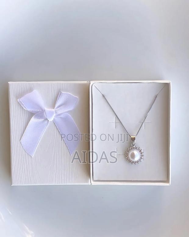 Beautiful Circular Pendant Necklace Valentine's Gift - thumbnail 3