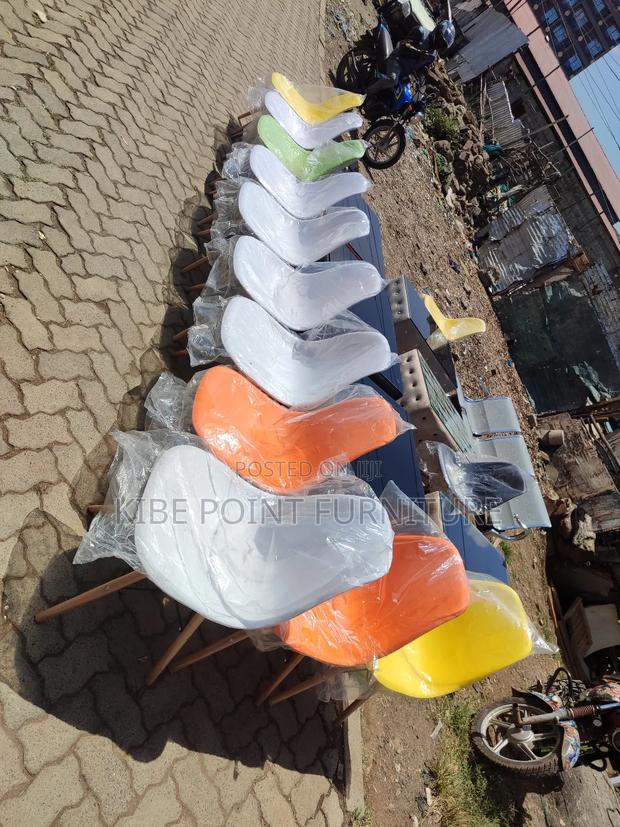 Aemes Chair Available - main view