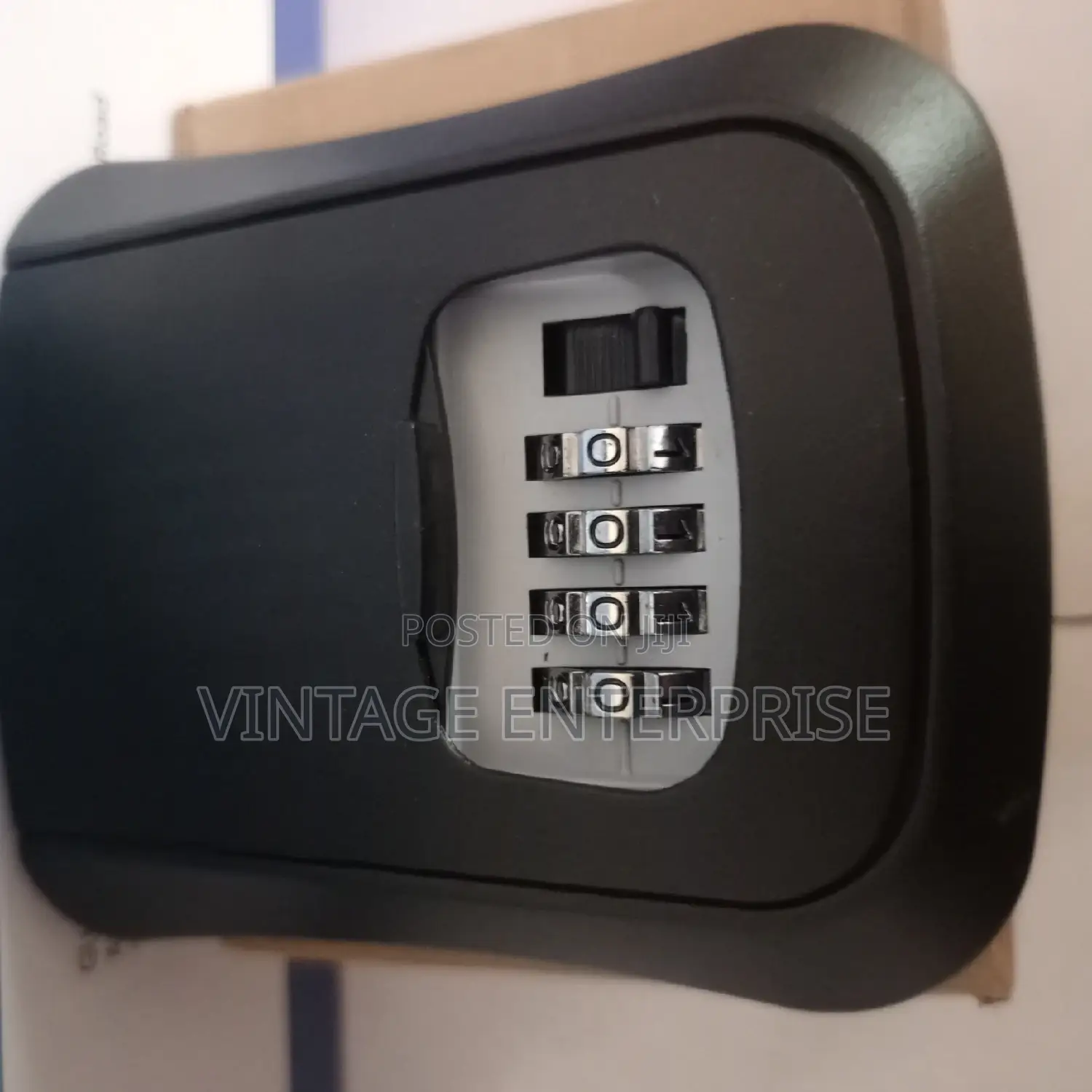 Full Metallic Weatherproof Wall-Mounted Key Lock Box.