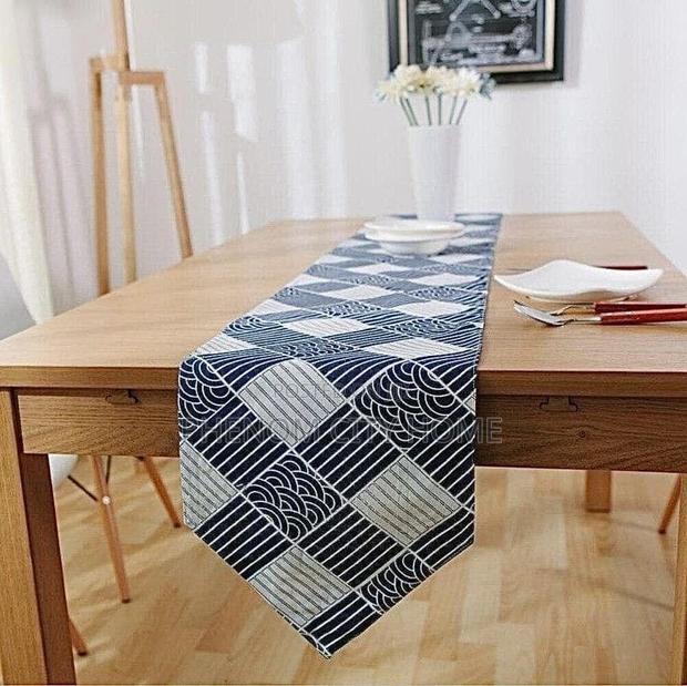 Simple Geometric Printed Table Runner - main view