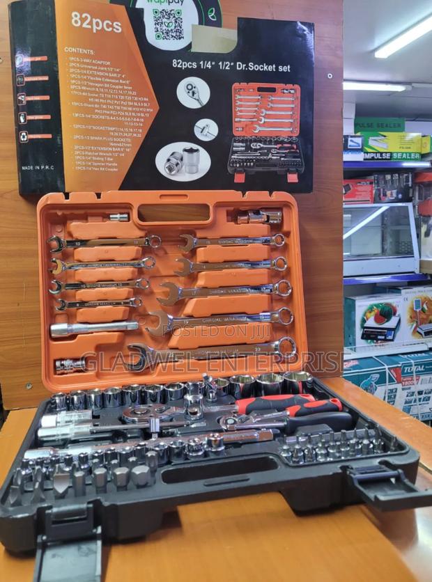 82pcs Toolset/Tool Box