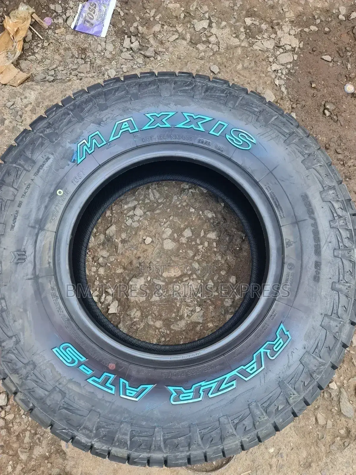 255 /70 R15 Maxxis Razr (781)