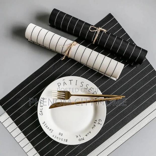 New Classy Black and White Table Mats