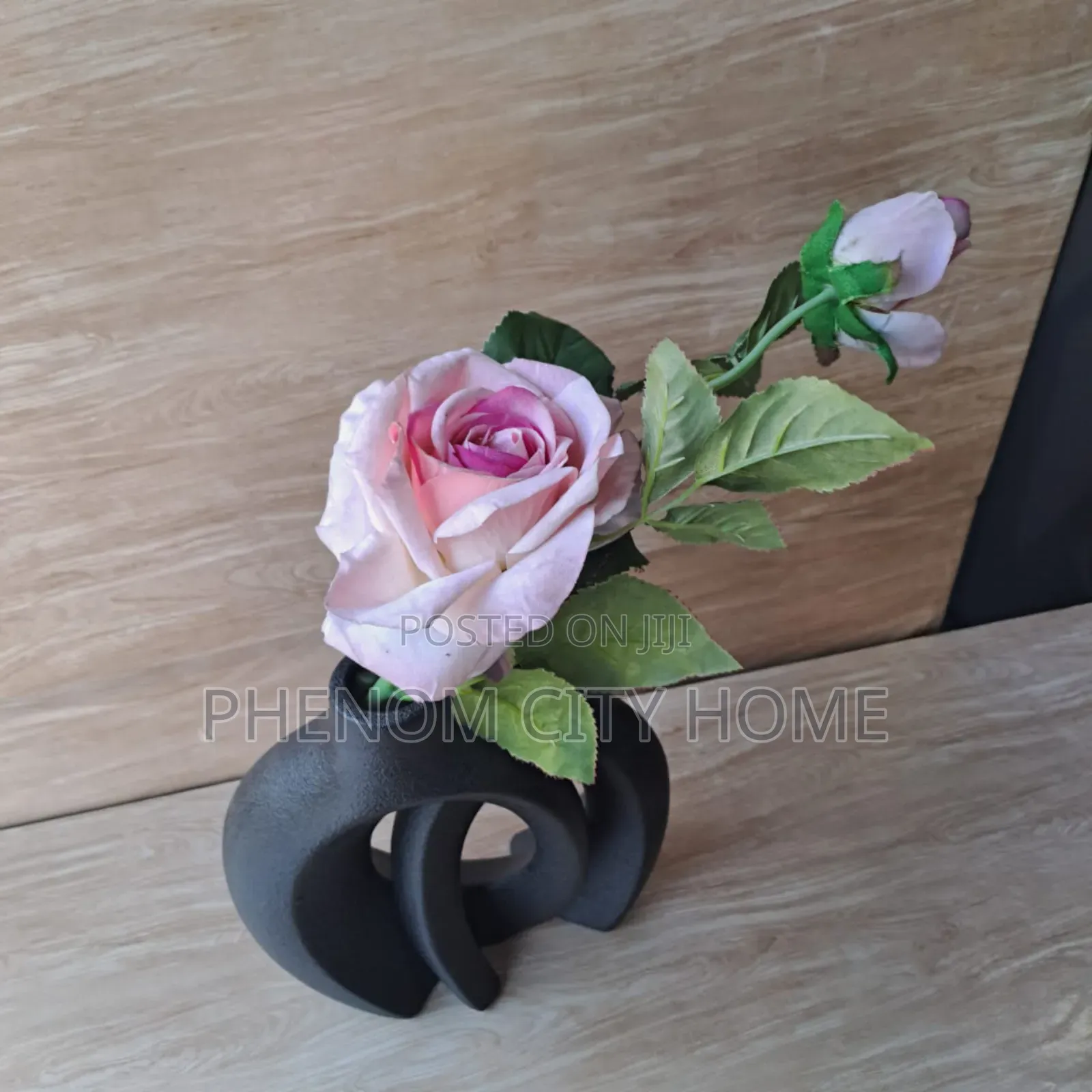 Black Interlocking Flower Vases