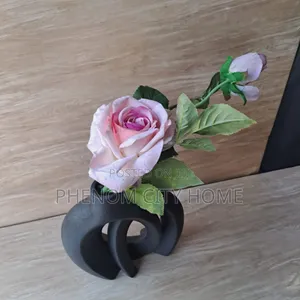 Black Interlocking Flower Vases