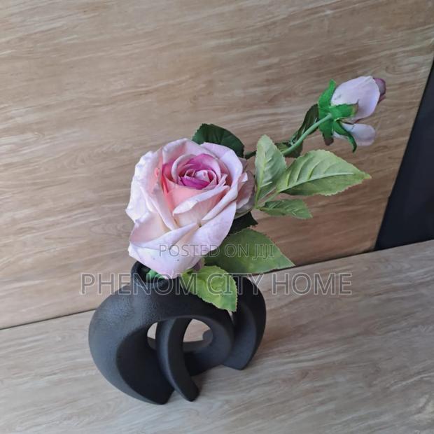 Black Interlocking Flower Vases - thumbnail 2