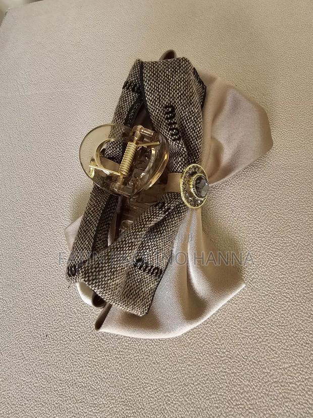 Elegant Hair Claw - thumbnail 3