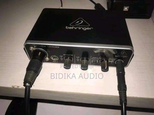 Original Behringer U-Phoria Umc22