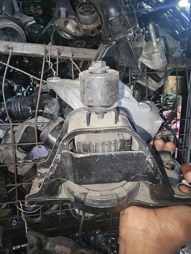 Extrail New Model T32 Engine Mounting