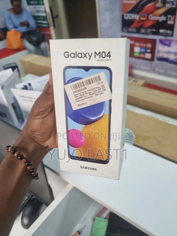 New Samsung Galaxy M04 128 GB Black - thumbnail 3
