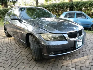 BMW 320i Sedan RWD 2008 Black