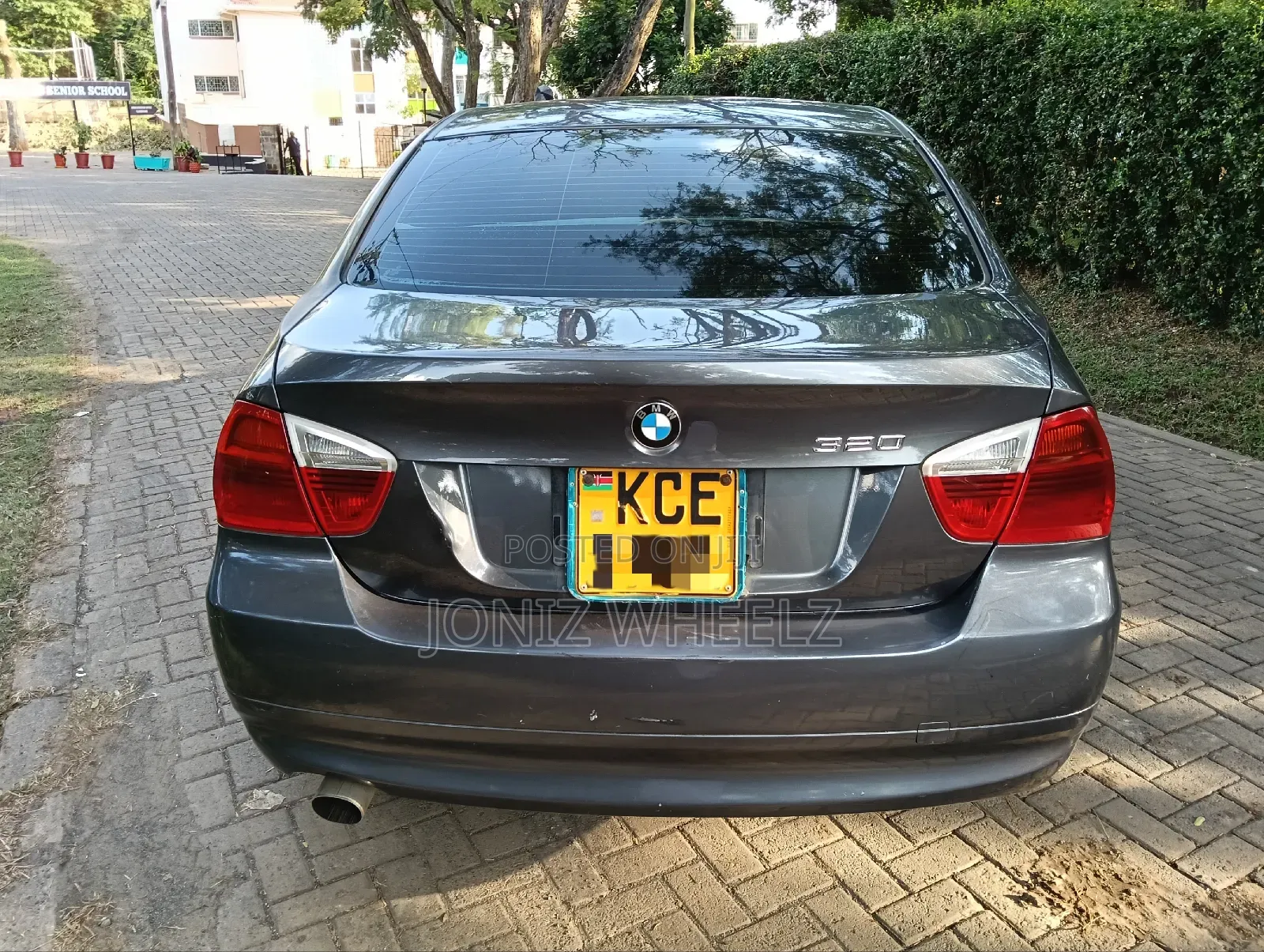 BMW 320i Sedan RWD 2008 Black