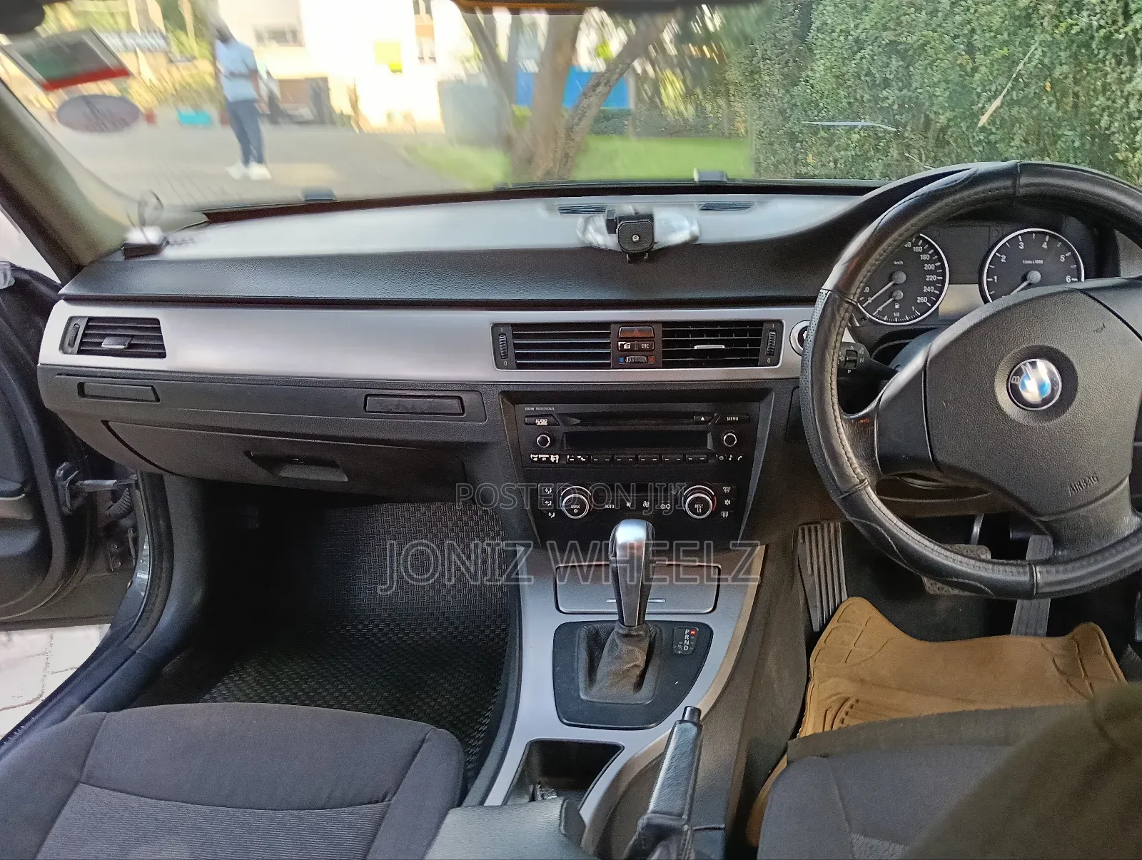 BMW 320i Sedan RWD 2008 Black