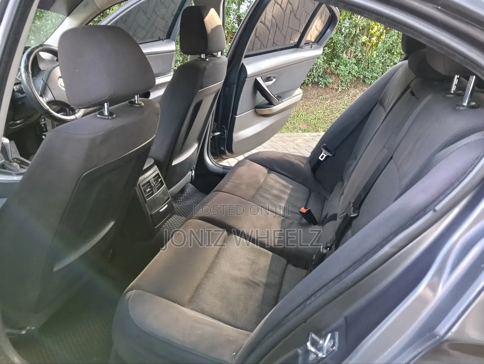 BMW 320i Sedan RWD 2008 Black