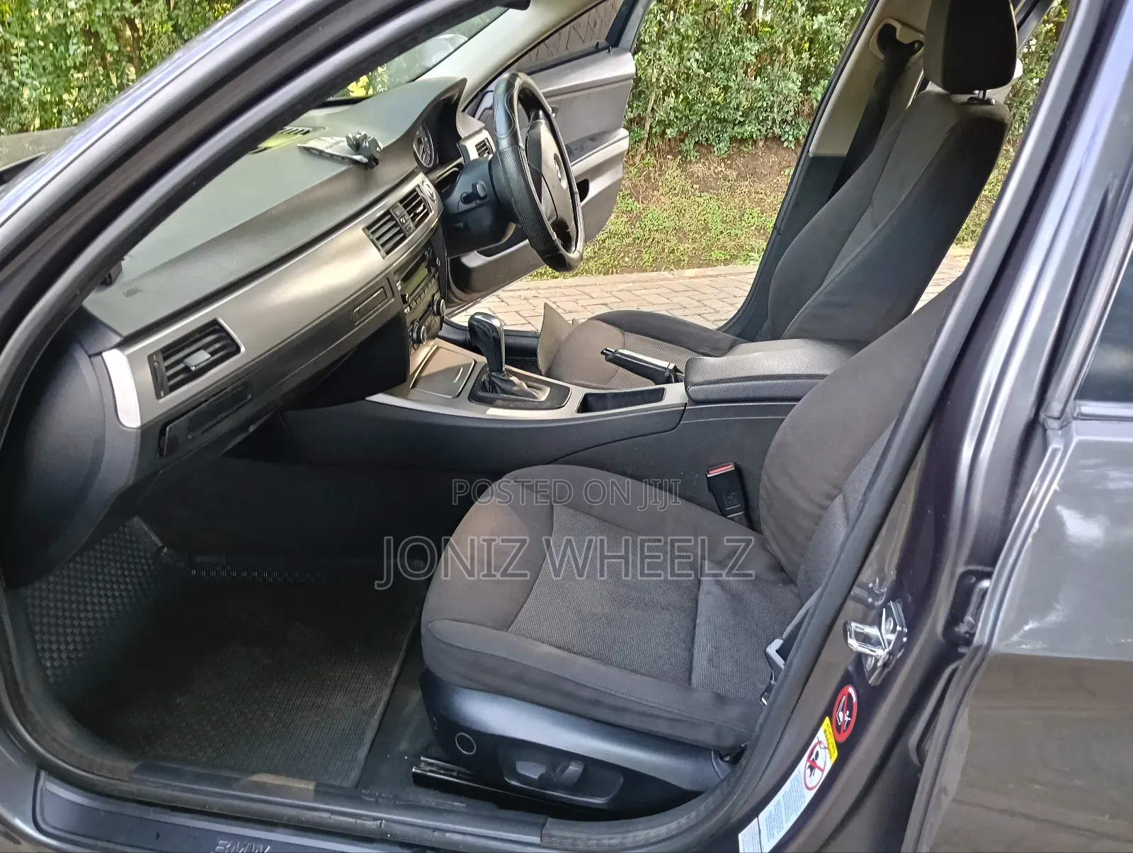 BMW 320i Sedan RWD 2008 Black