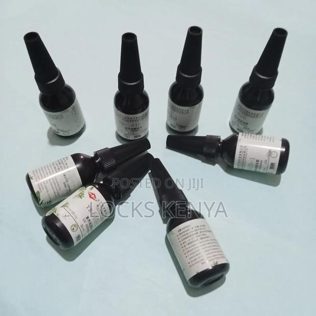 Adhesive Bonding Glue For Repairing Windscreen Cracks