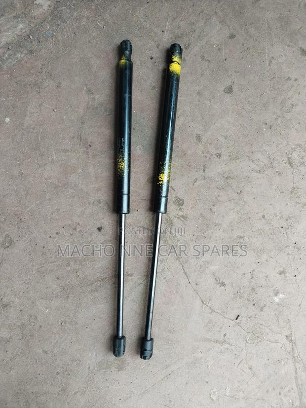 Mitsubishi Outlander 2010 Boot Shocks