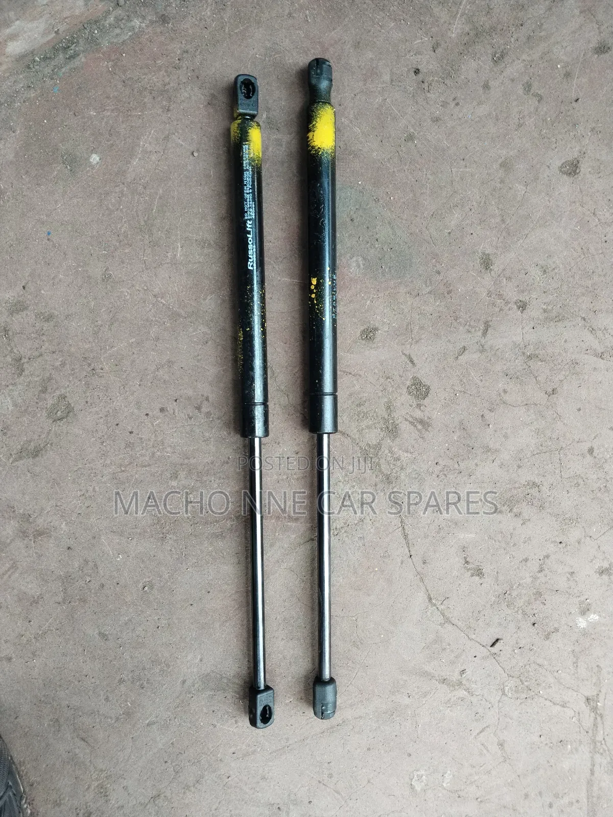 Mitsubishi Outlander 2010 Boot Shocks