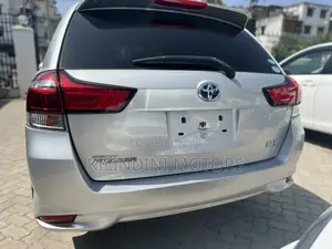 Toyota Corolla Fielder 2018 Silver