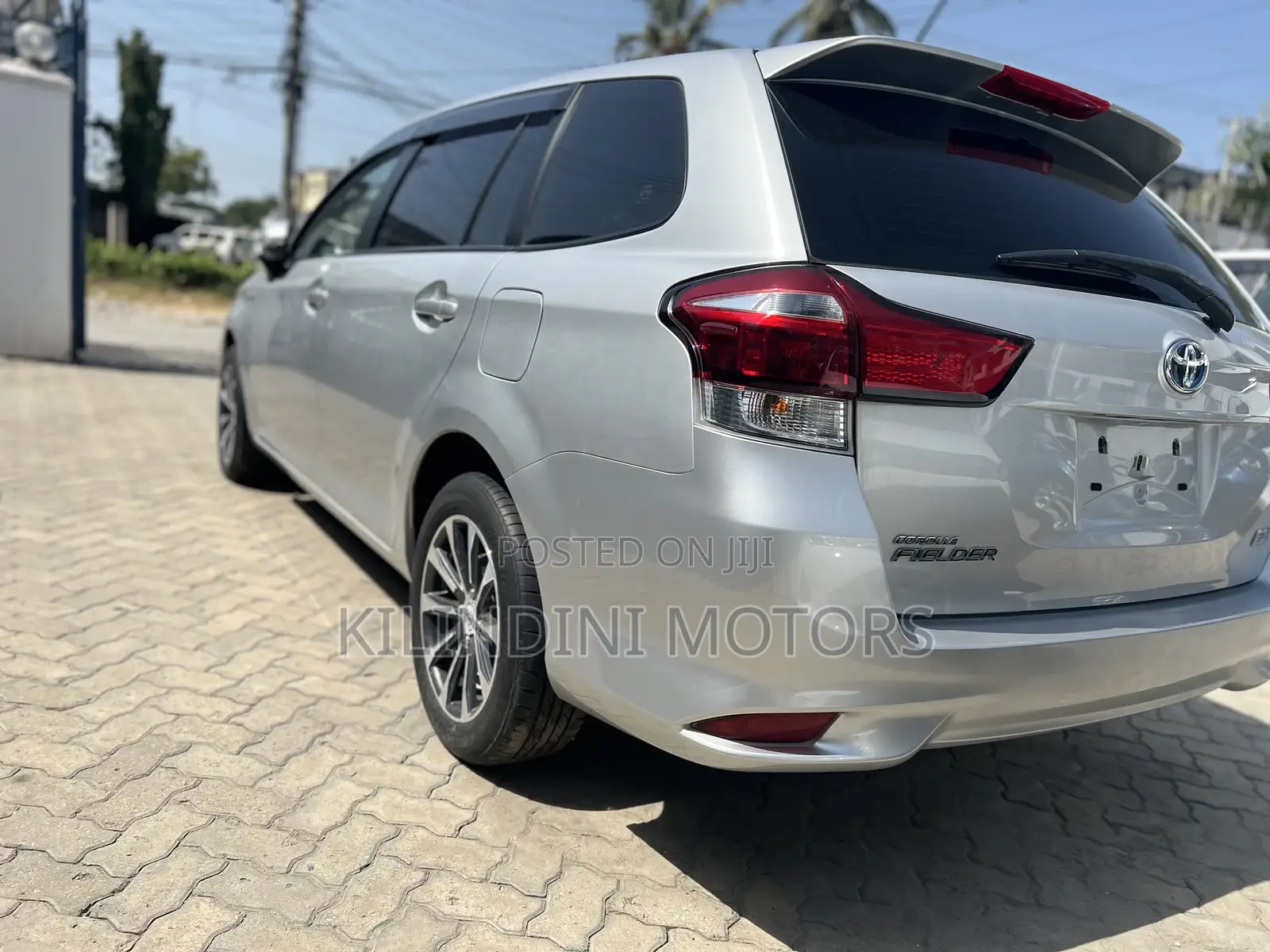 Toyota Corolla Fielder 2018 Silver