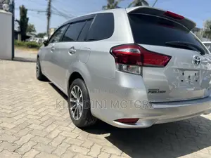 Toyota Corolla Fielder 2018 Silver