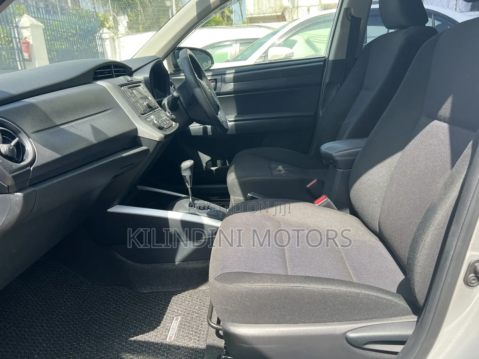 Toyota Corolla Fielder 2018 Silver